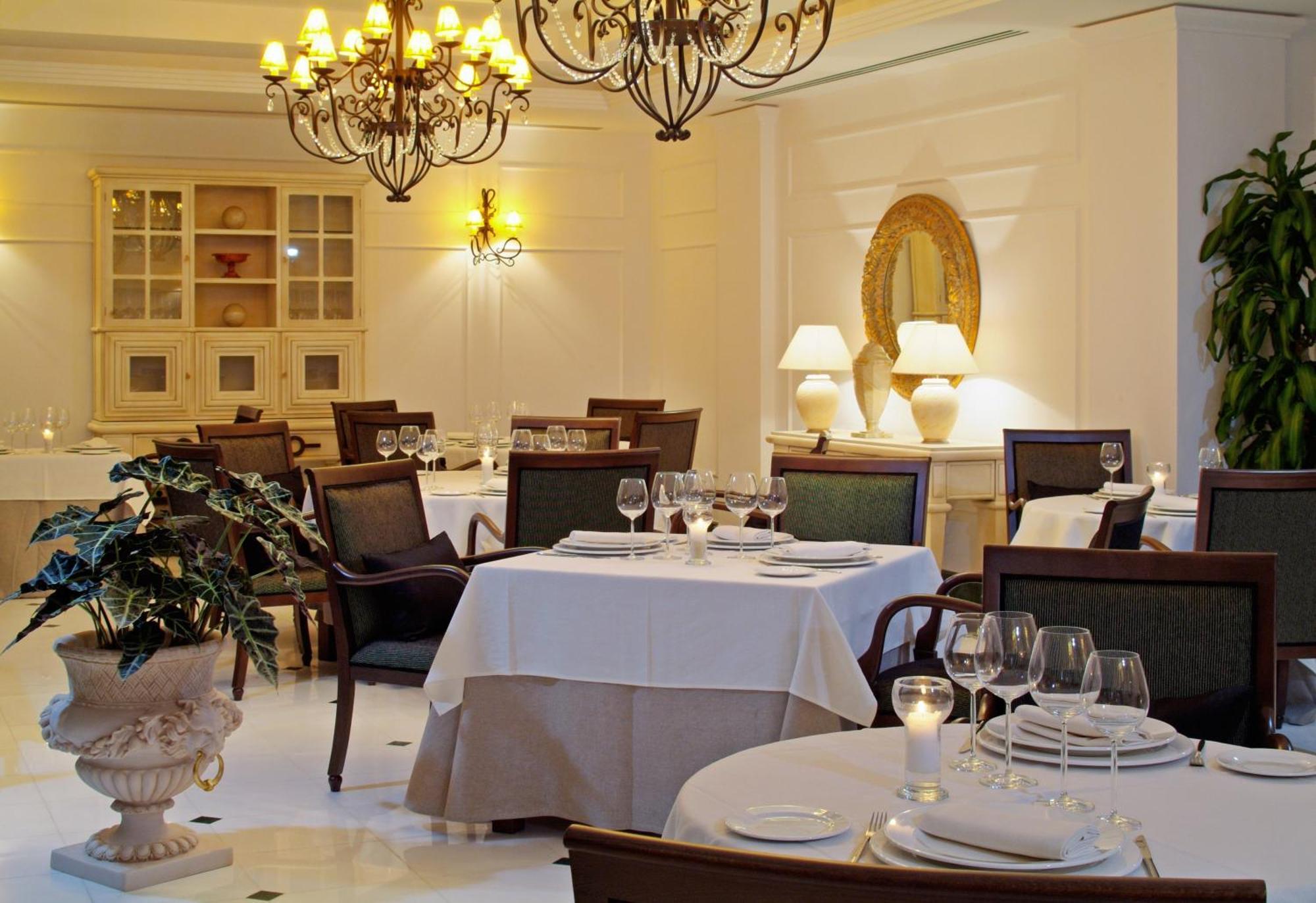 Sh ヴィラ ガデア アルテア エクステリア 写真 Restaurant interior